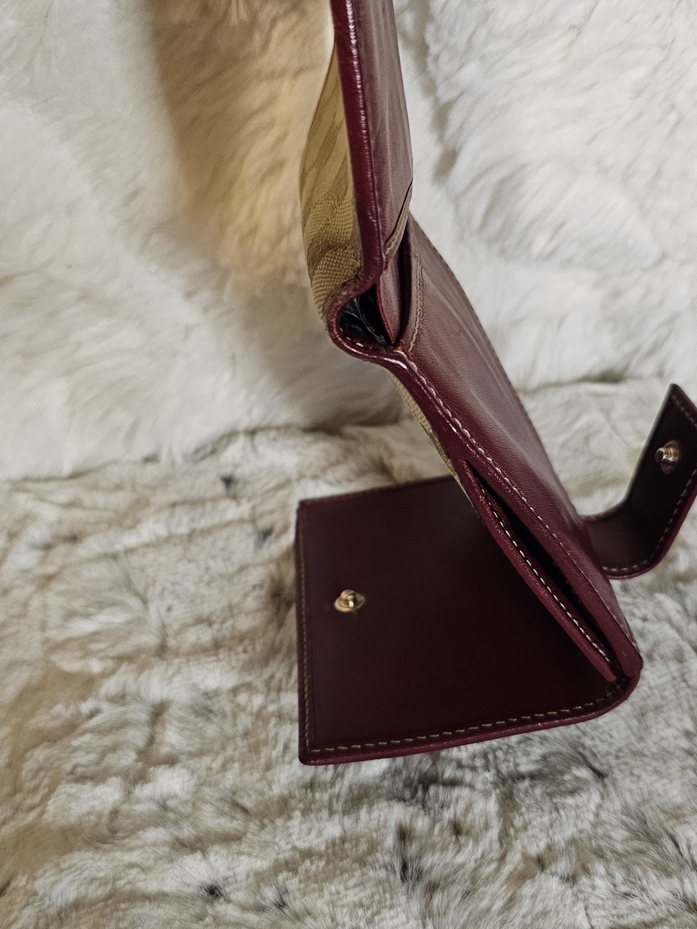 Gucci Beige Monogram Wallet with Burgundy Trim and Medallion - Picture 11 of 14